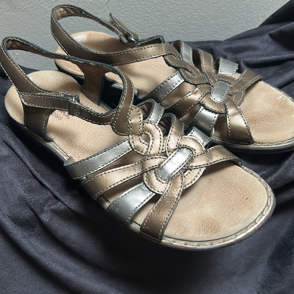 Clarks Size 6 Metallic Sandals